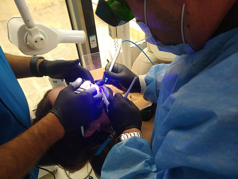 periodoncia-con-laser.jpg